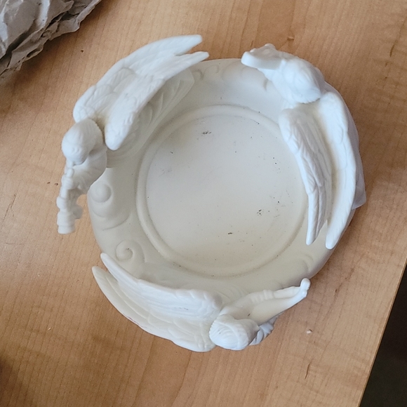 Vintage 1999 Avon Angel Pillar candle holder - Picture 3 of 7